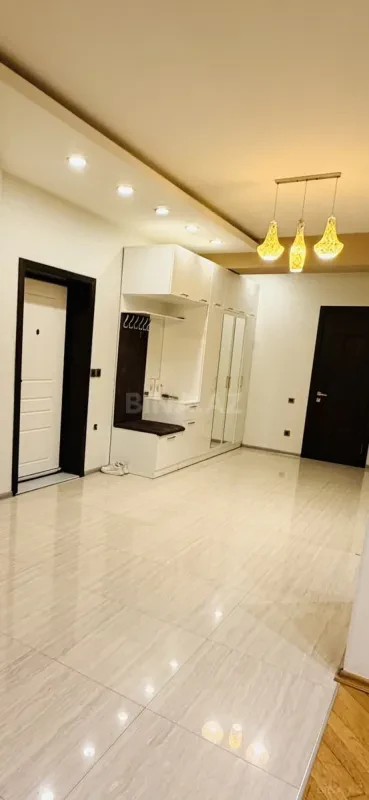 Kirayə verilir 2 otaqlı mənzil 90 m²