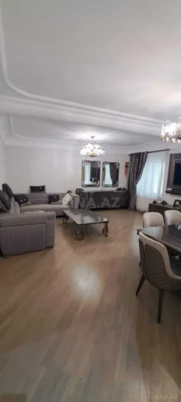 Satılır 4 otaqlı mənzil 130 m²