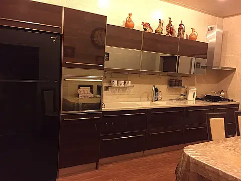 Satılır 12 otaqlı həyət evi 600 m² — Bakı 12 otaq 600.00 m²