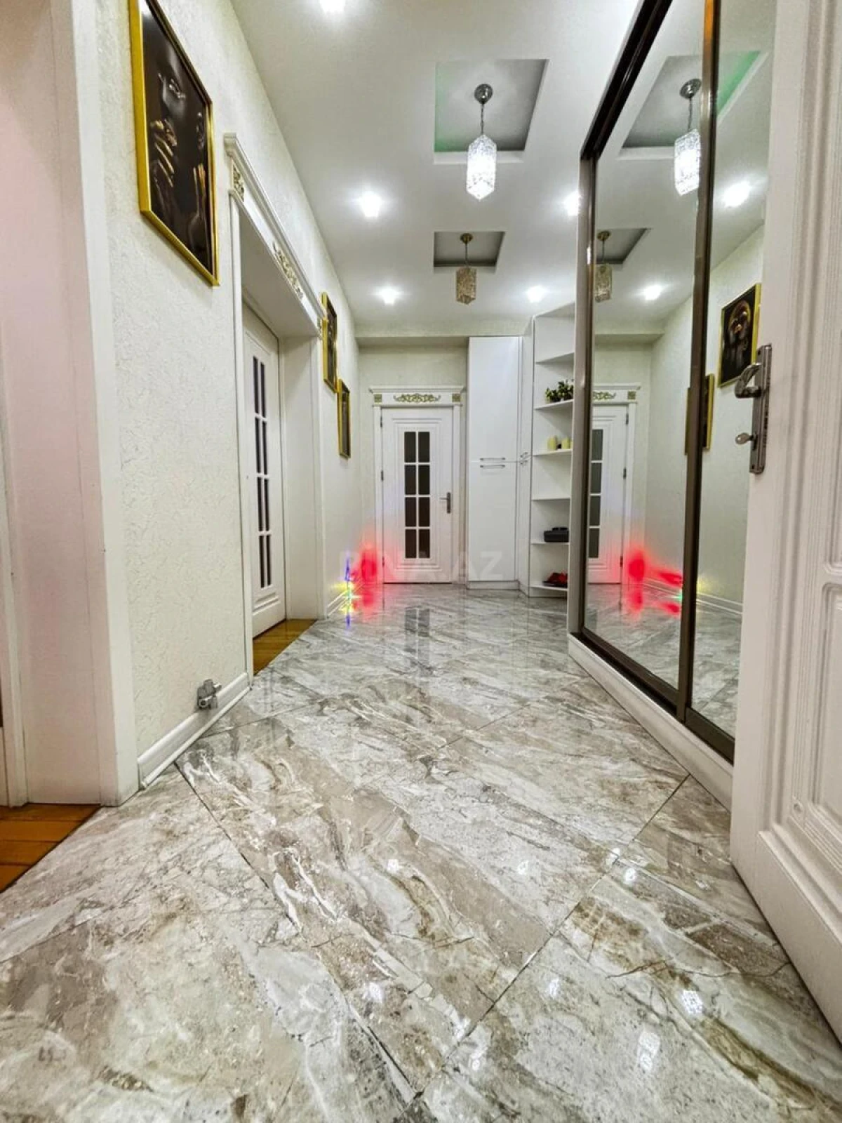 Satılır 2 otaqlı mənzil 105 m²
