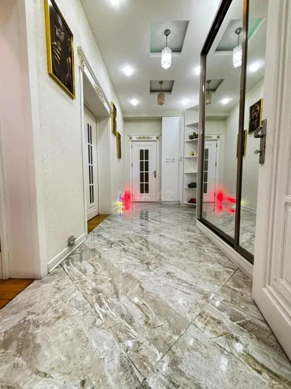 Satılır 2 otaqlı mənzil 105 m²