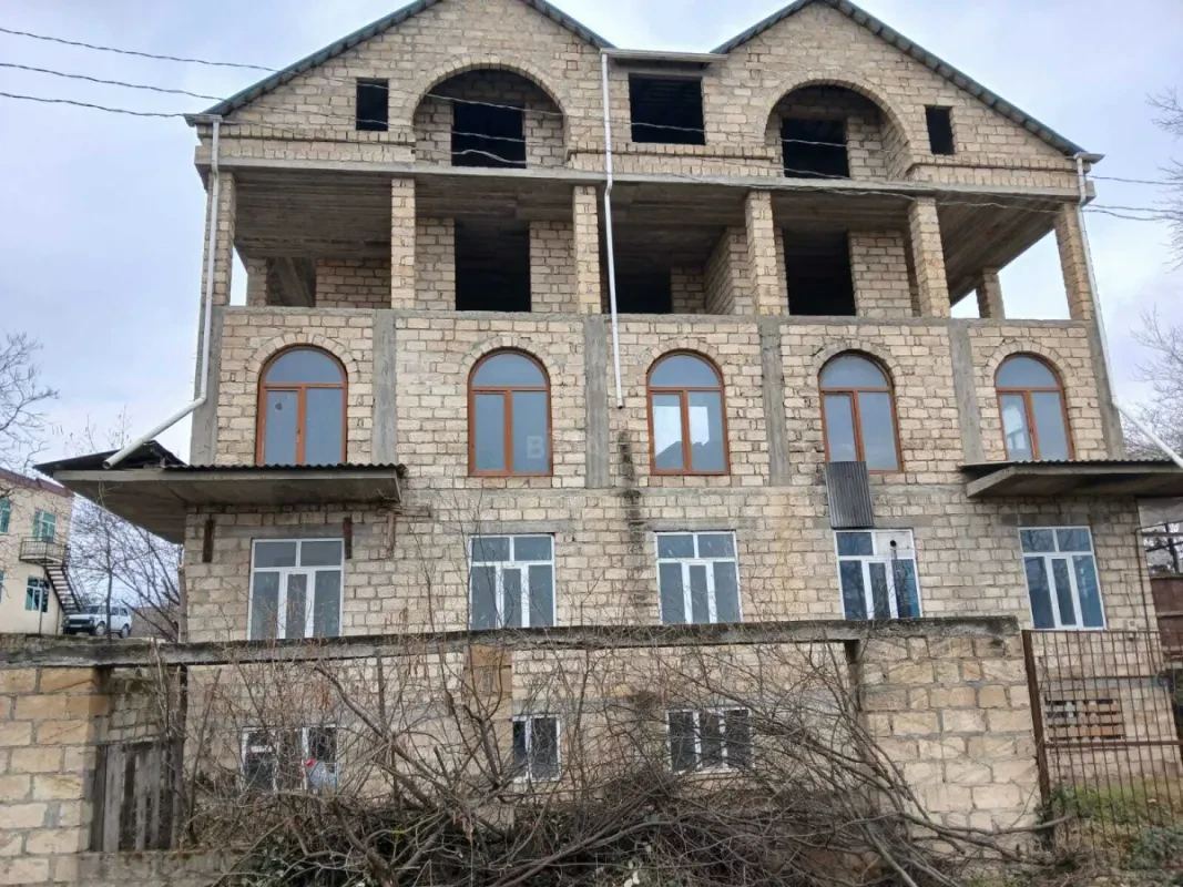 Satılır həyət evi 1200 m²