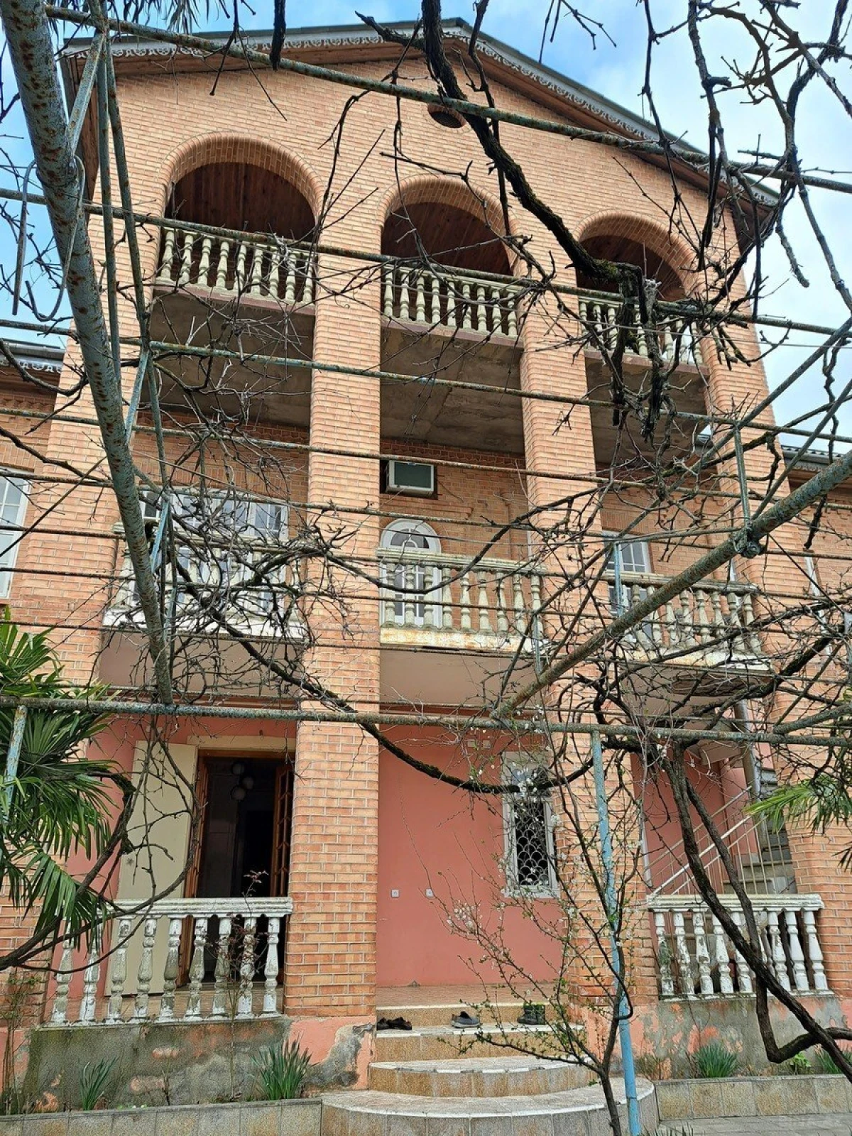 Satılır 7 otaqlı həyət evi 318.8 m²