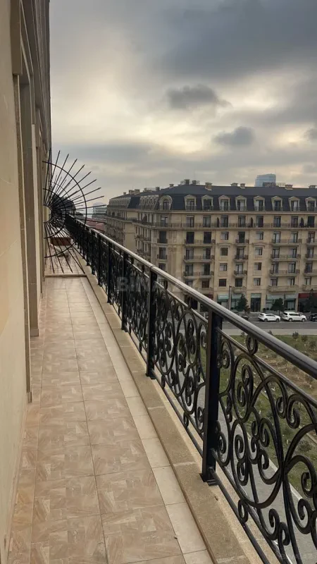 Satılır 3 otaqlı mənzil 120 m²