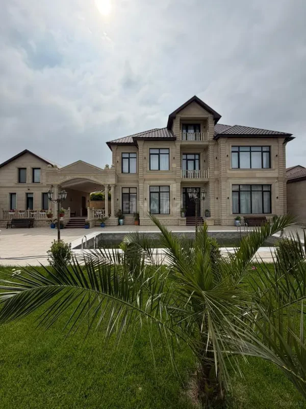 Satılır 7 otaqlı həyət evi 400 m²