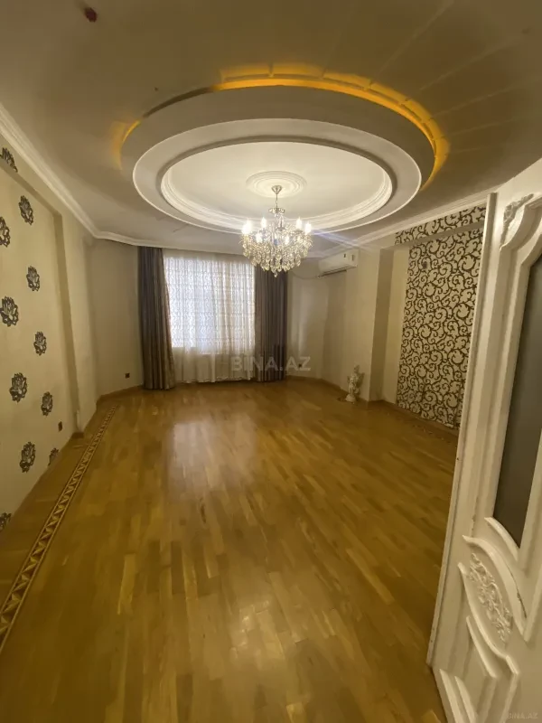 Satılır 3 otaqlı mənzil 122 m²