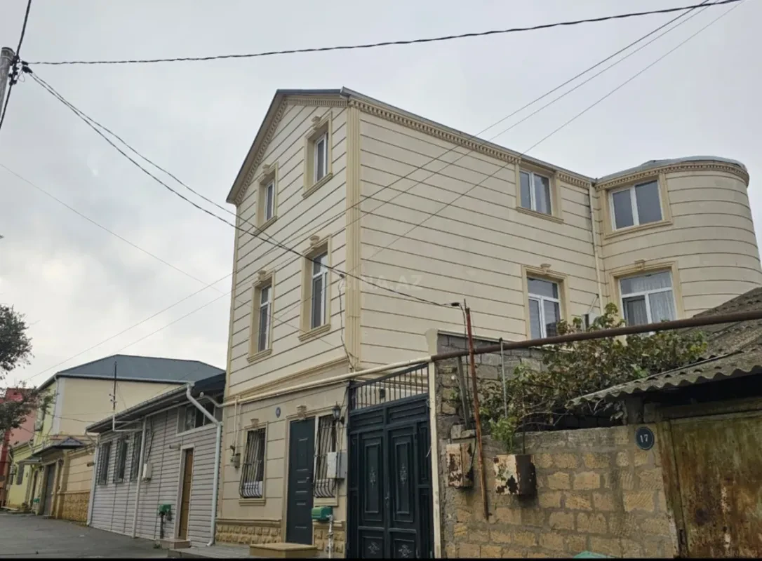 Satılır 8 otaqlı həyət evi 220 m²
