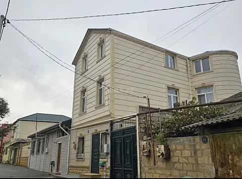 Satılır 8 otaqlı həyət evi 220 m² — Bakı, Badamdar 8 otaq 220.00 m²