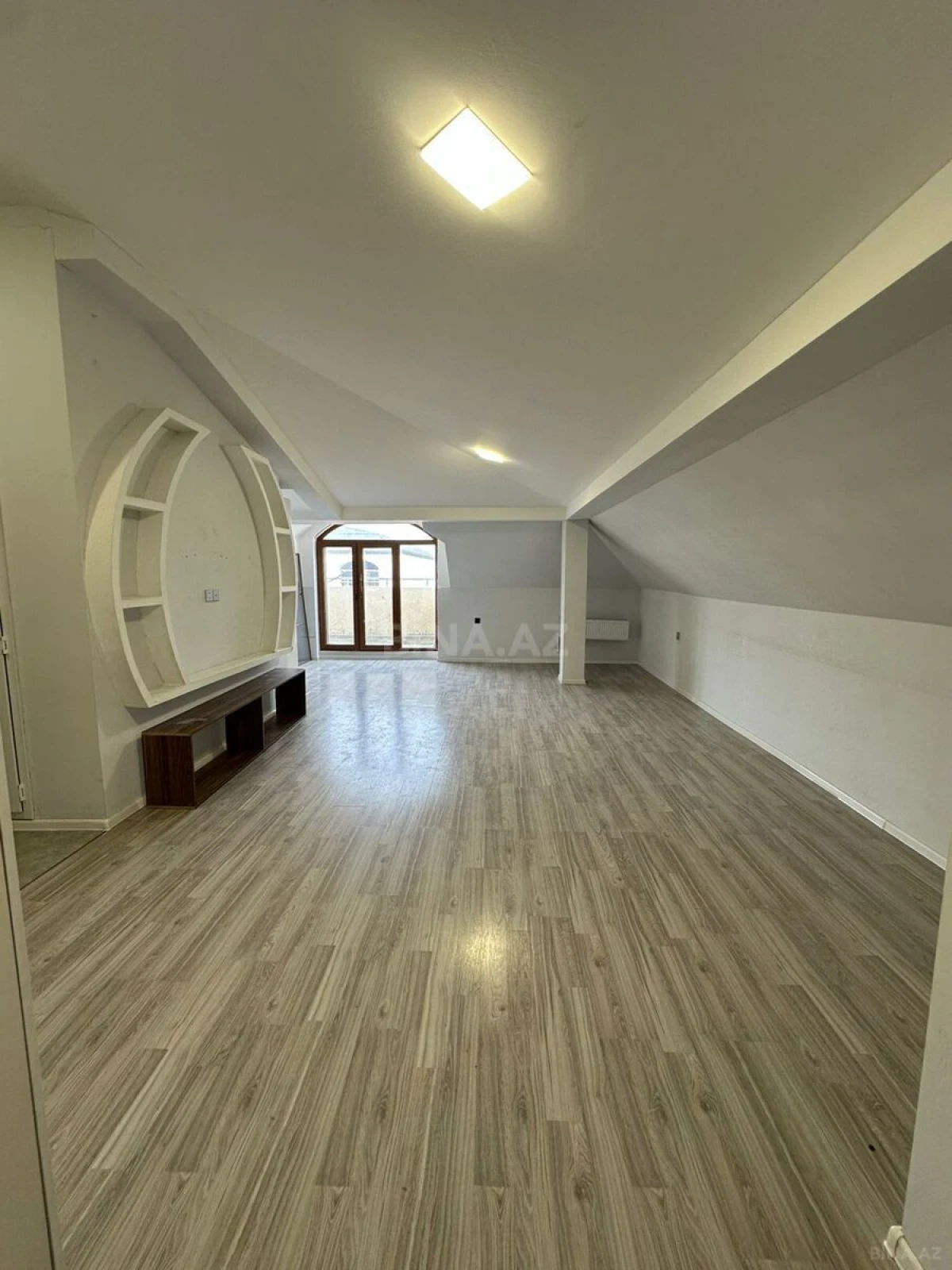 Satılır 2 otaqlı mənzil 70 m²