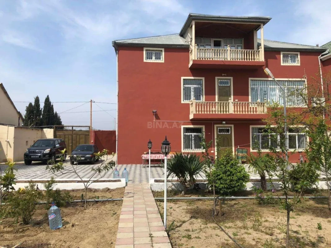 Kirayə verilir 11 otaqlı həyət evi 540 m²