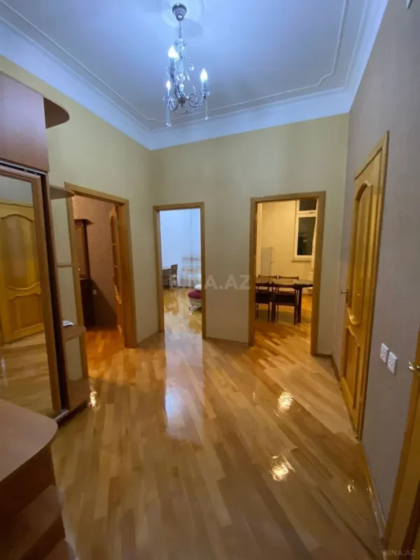 Kirayə verilir 2 otaqlı mənzil 66 m²