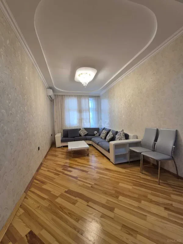 Satılır 2 otaqlı mənzil 82 m²