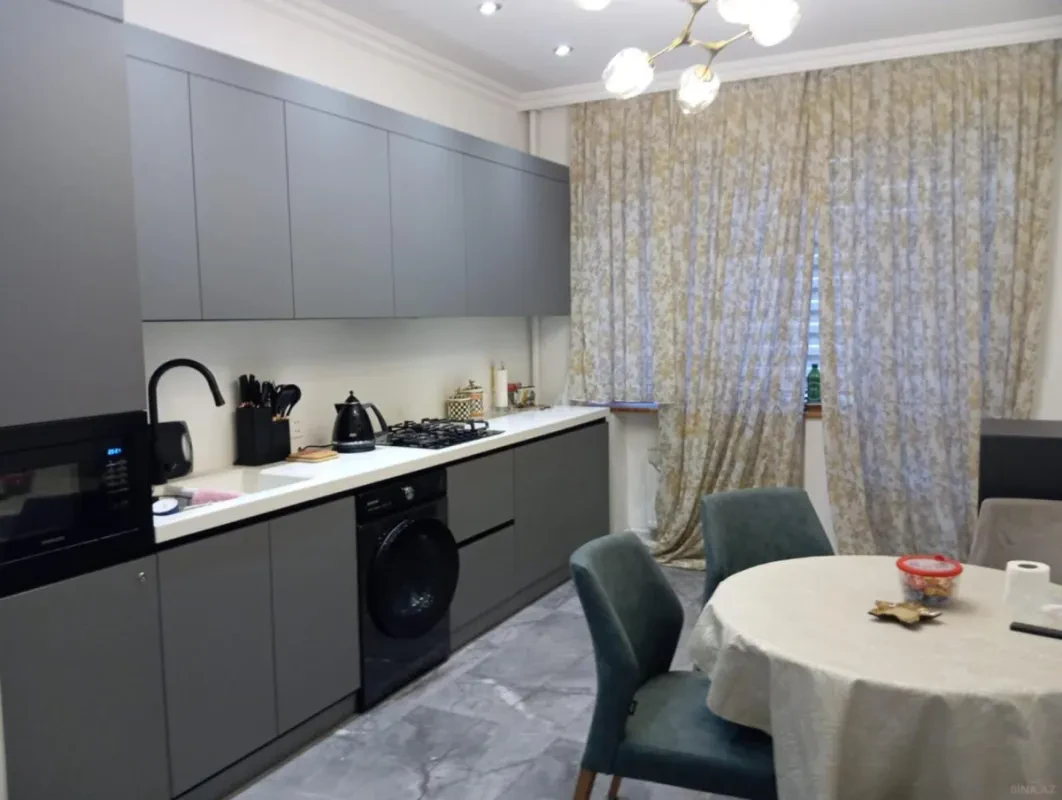 Kirayə verilir 2 otaqlı mənzil 115 m²