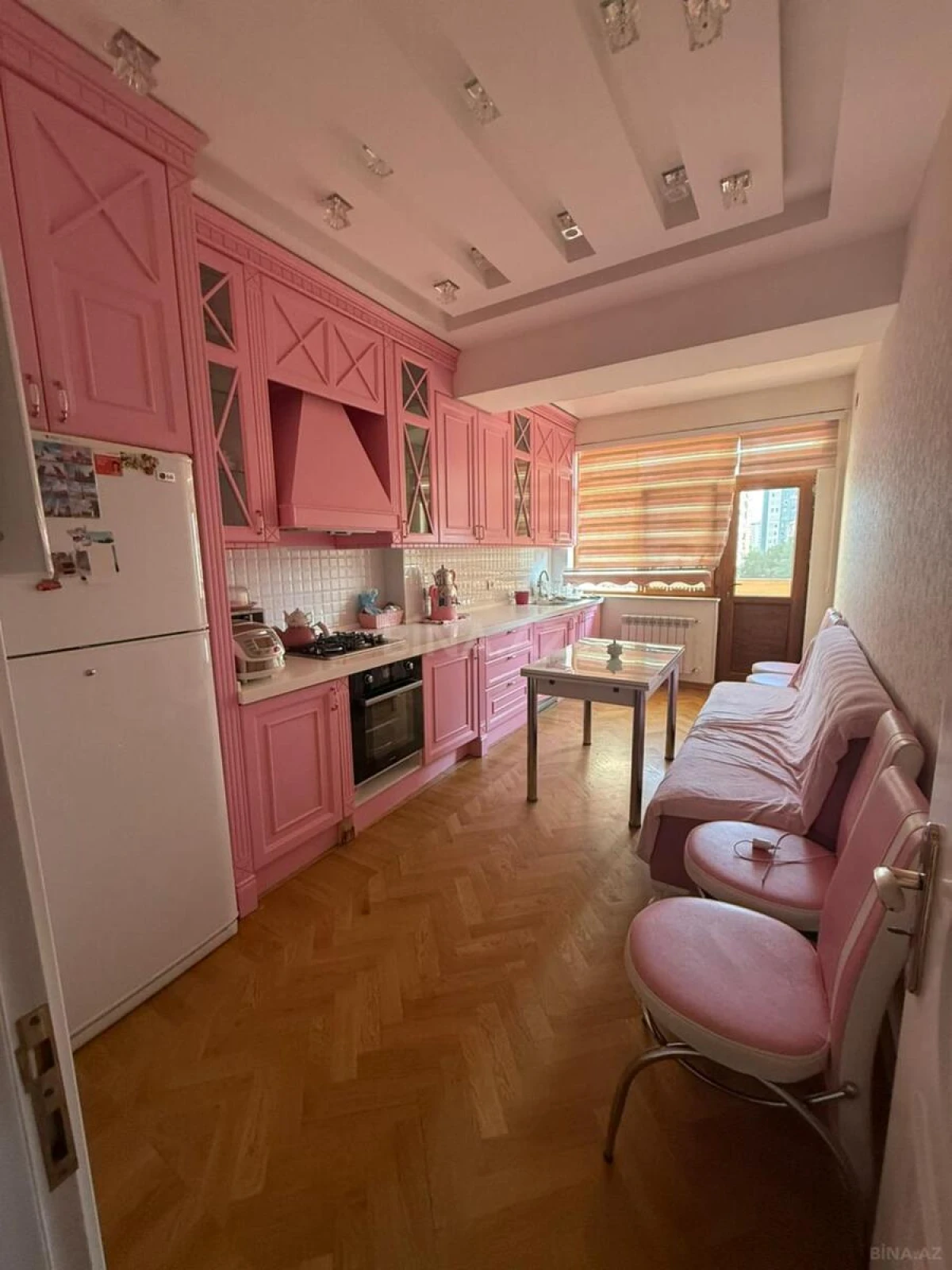 Kirayə verilir 4 otaqlı mənzil 178 m²