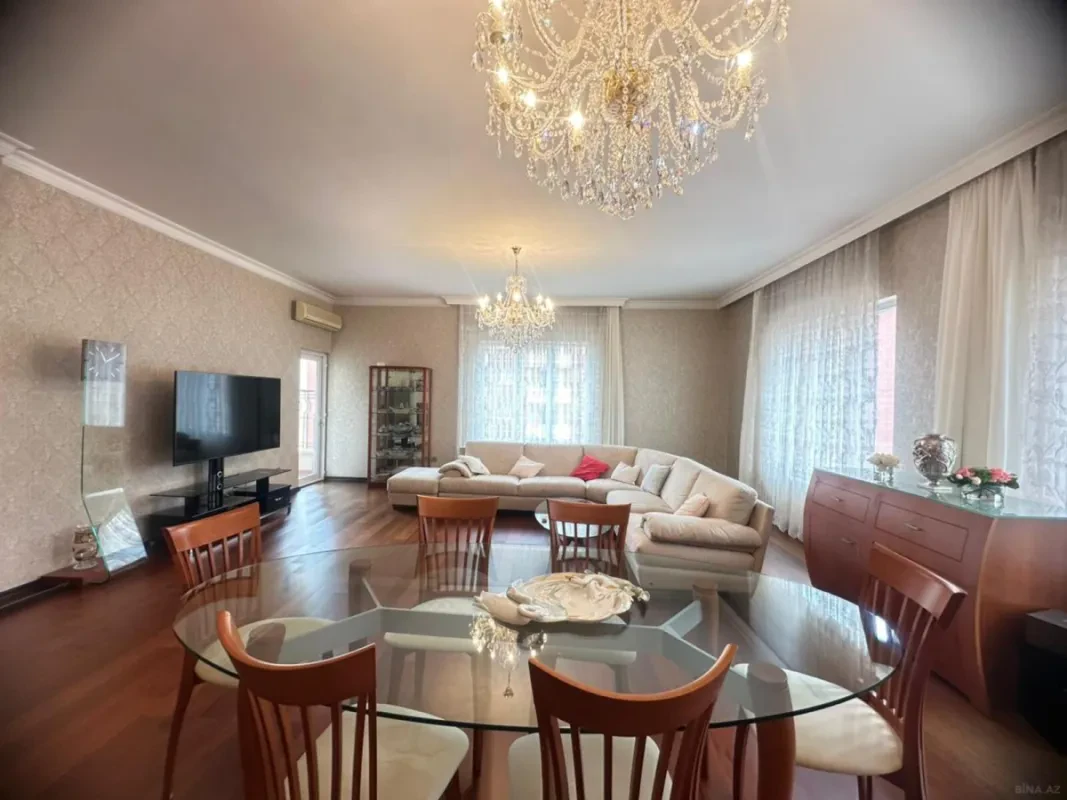 Satılır 4 otaqlı mənzil 240 m²