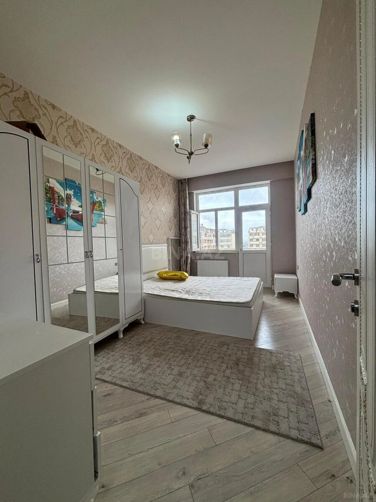 Kirayə verilir 2 otaqlı mənzil 73 m²