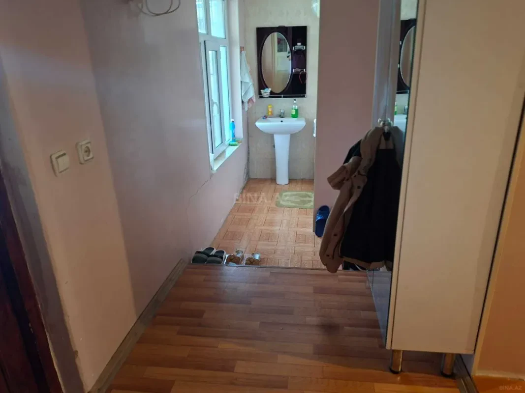 Satılır 9 otaqlı həyət evi 200 m²