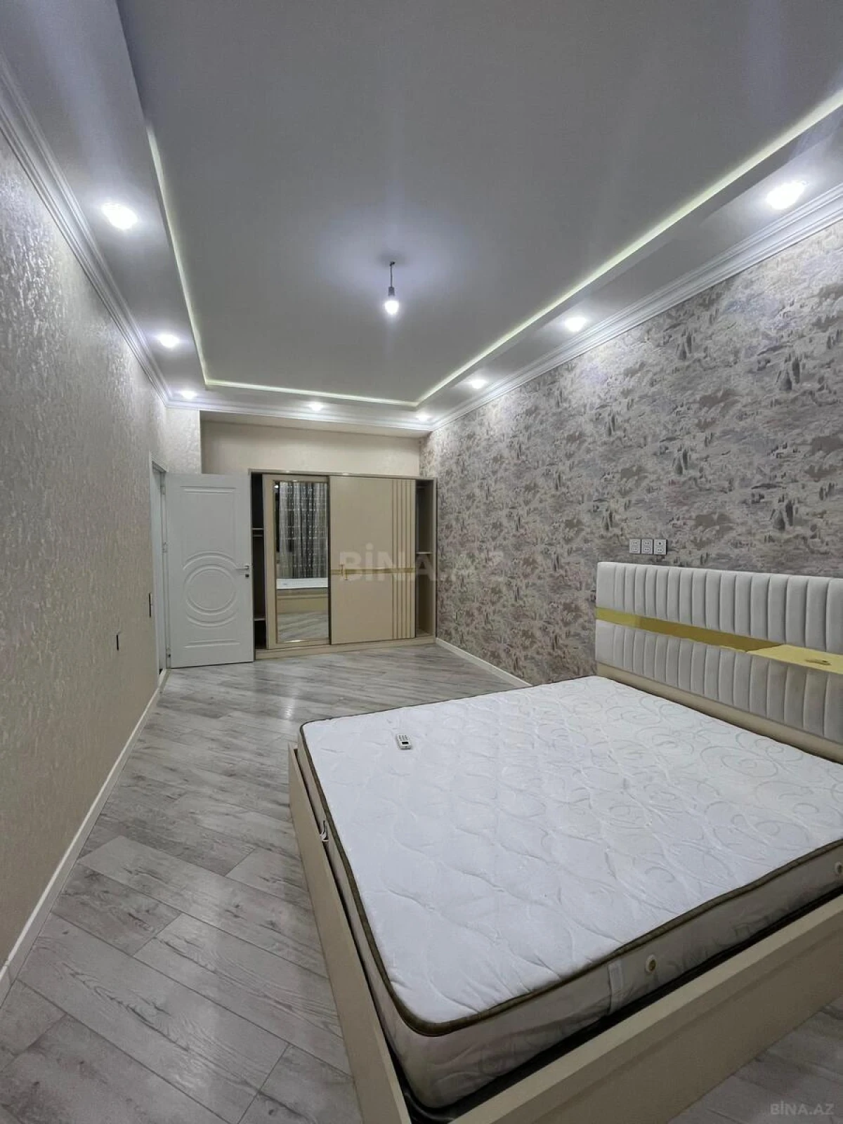 Kirayə verilir 4 otaqlı mənzil 160 m²