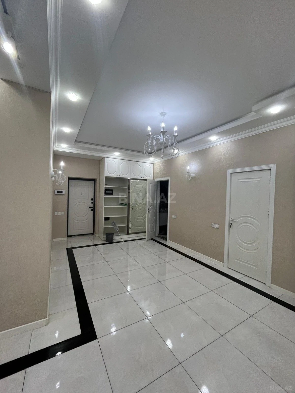 Kirayə verilir 4 otaqlı mənzil 160 m²