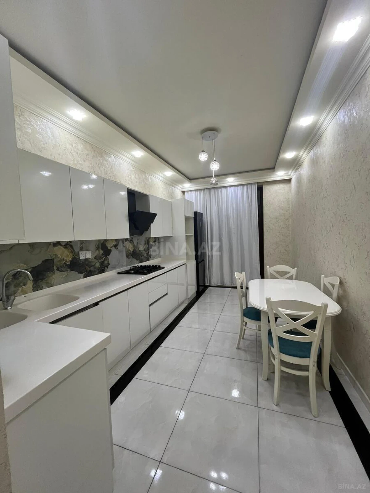 Kirayə verilir 4 otaqlı mənzil 160 m²