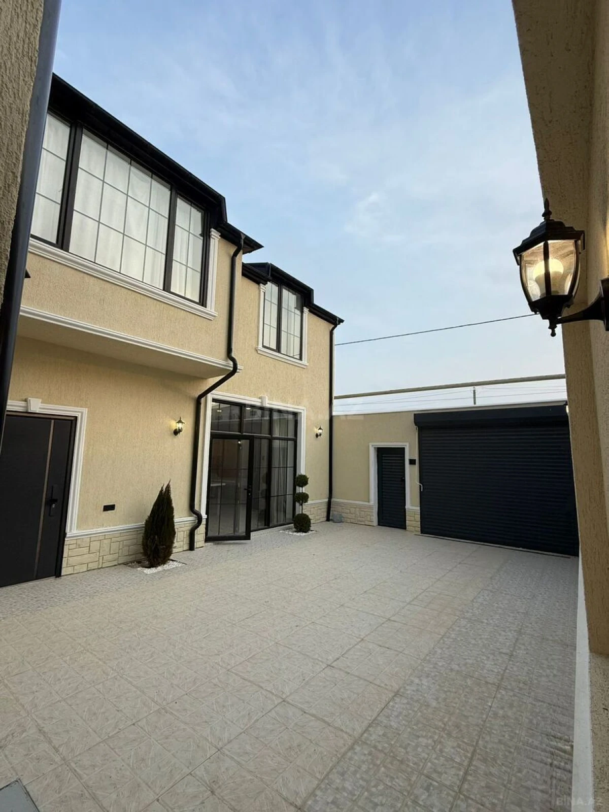 Satılır 5 otaqlı həyət evi 225 m²