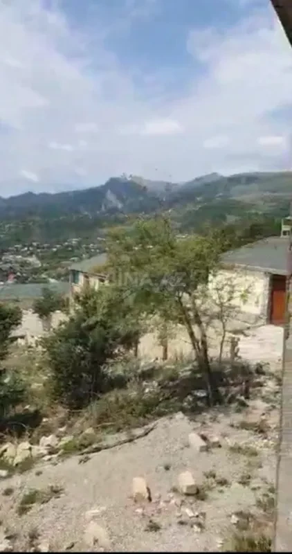 Satılır 10 otaqlı həyət evi 600 m²