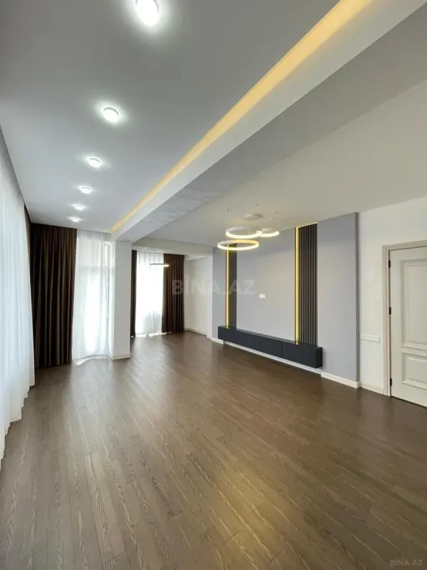 Satılır 3 otaqlı mənzil 140 m²