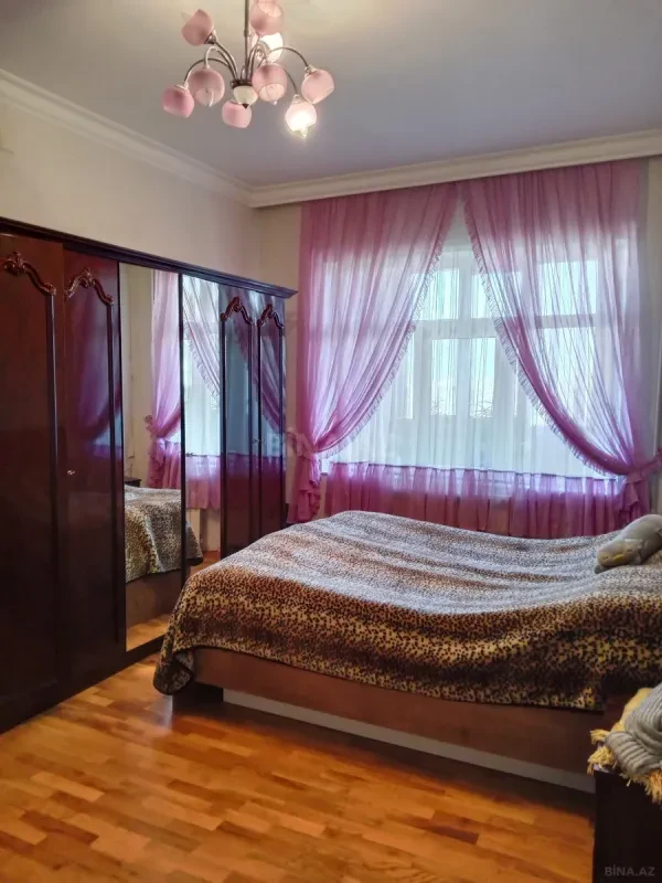 Satılır 5 otaqlı mənzil 120 m²