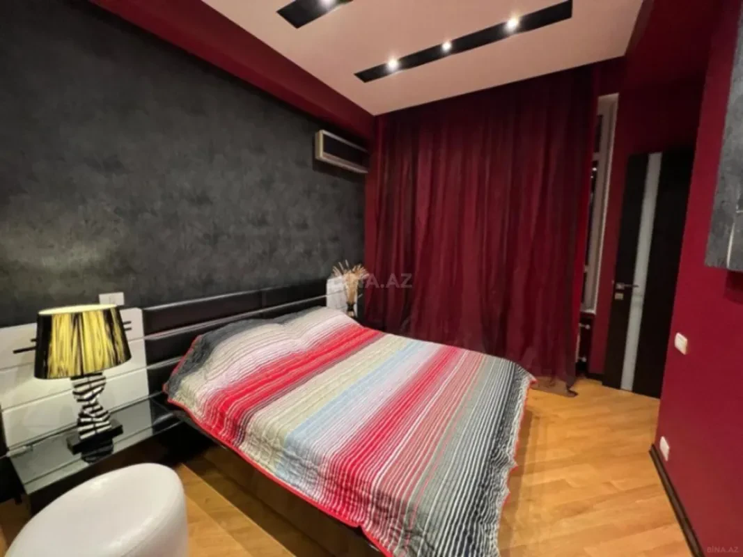 Satılır 3 otaqlı mənzil 105 m²