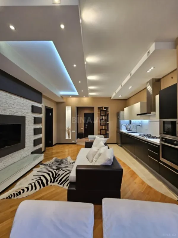 Satılır 3 otaqlı mənzil 105 m²