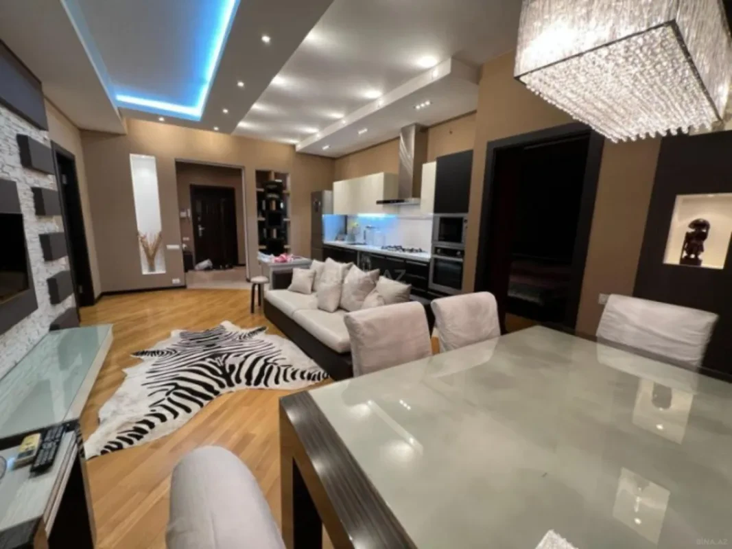 Satılır 3 otaqlı mənzil 105 m²