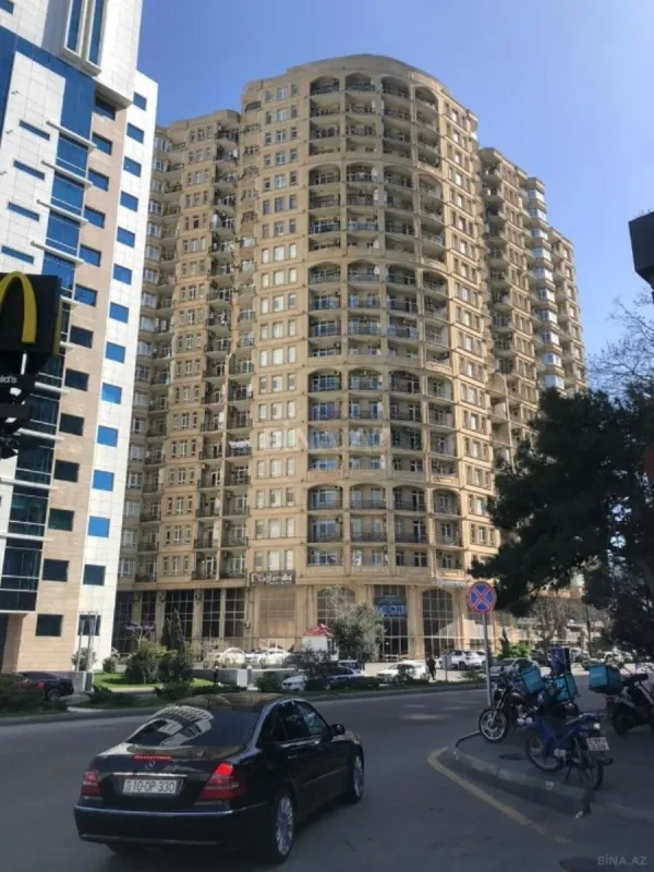 Satılır 3 otaqlı mənzil 105 m²
