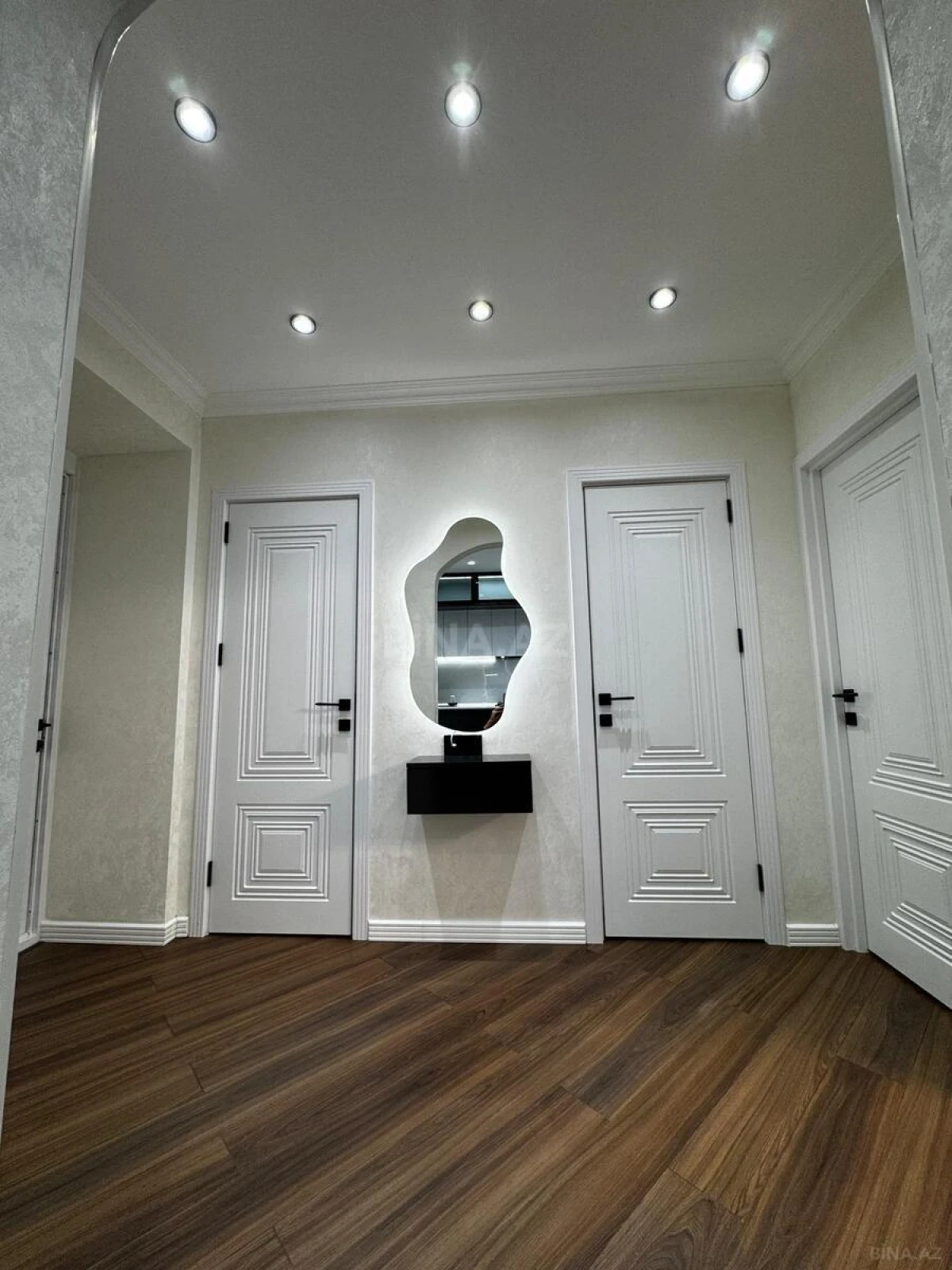 Satılır 2 otaqlı mənzil 67 m²
