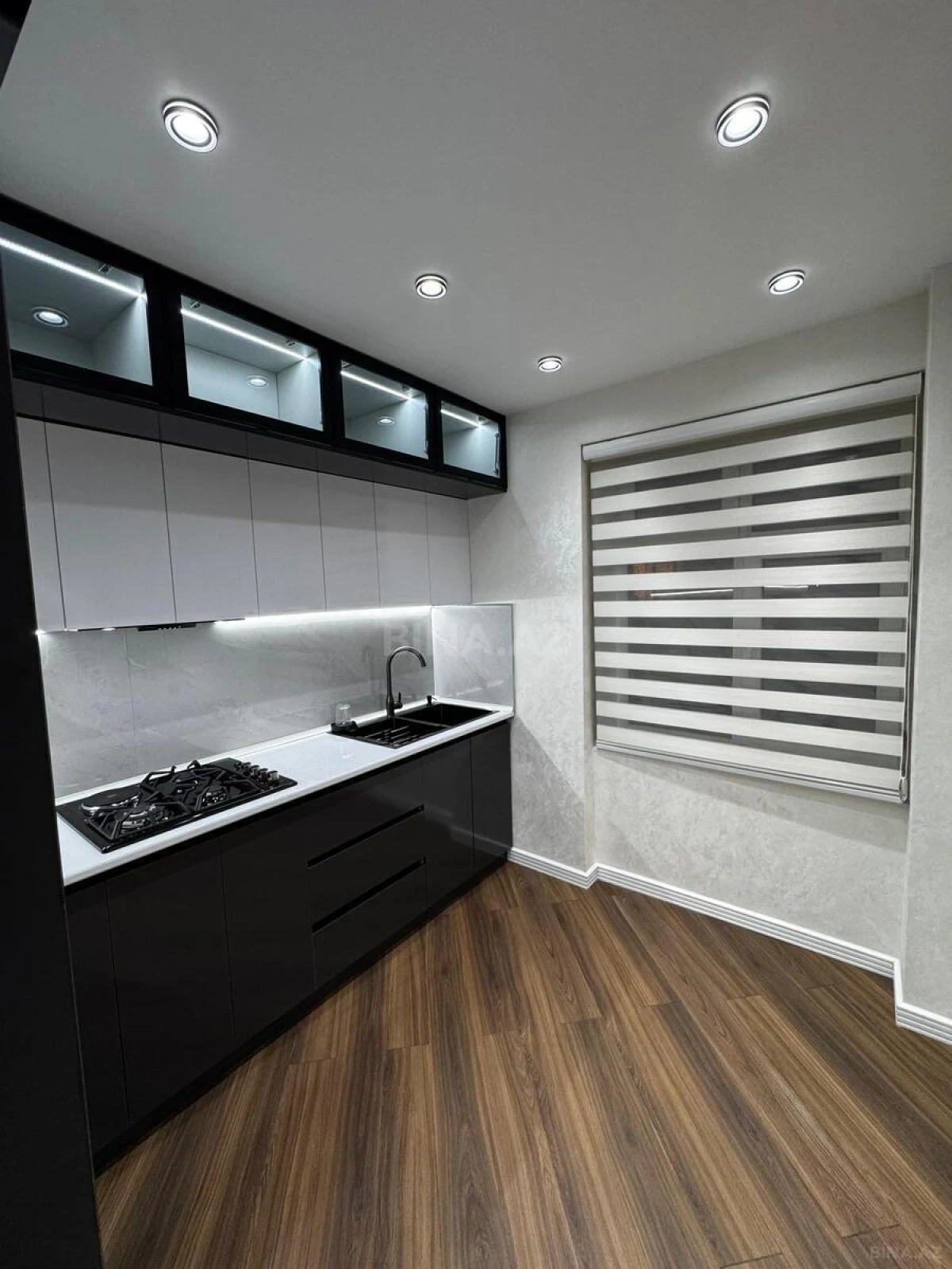 Satılır 2 otaqlı mənzil 67 m²