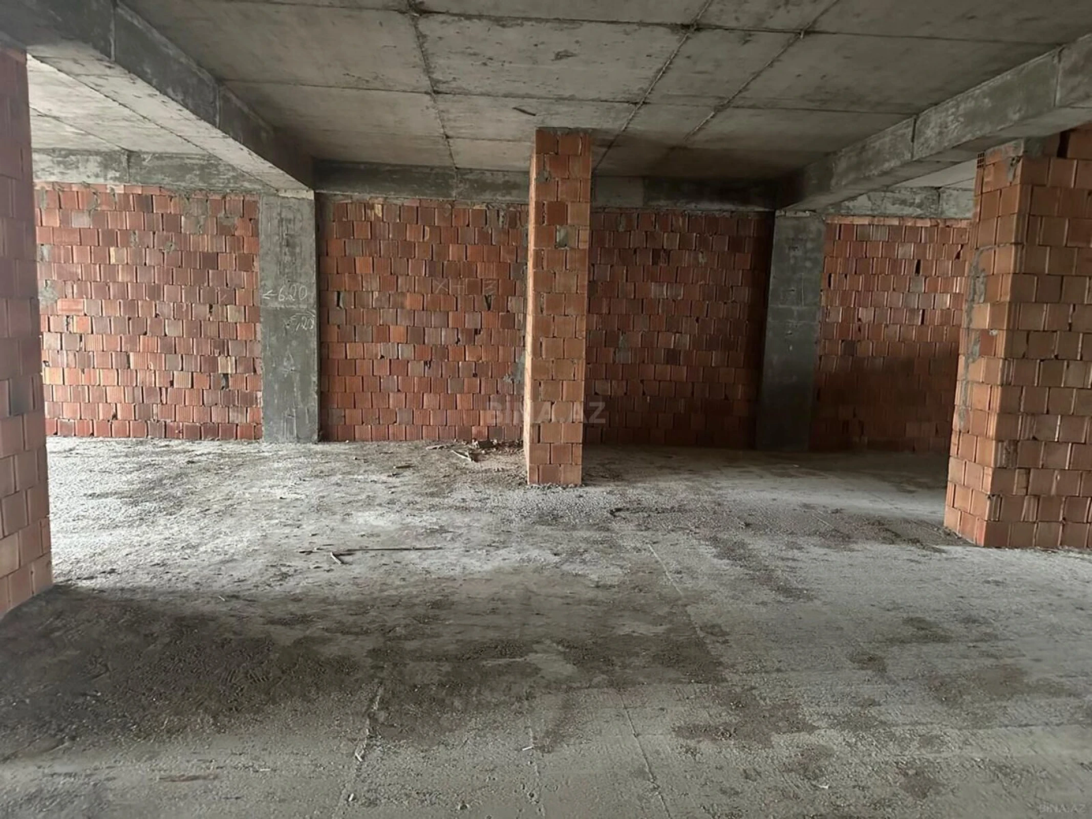 Satılır 4 otaqlı mənzil 145.5 m²