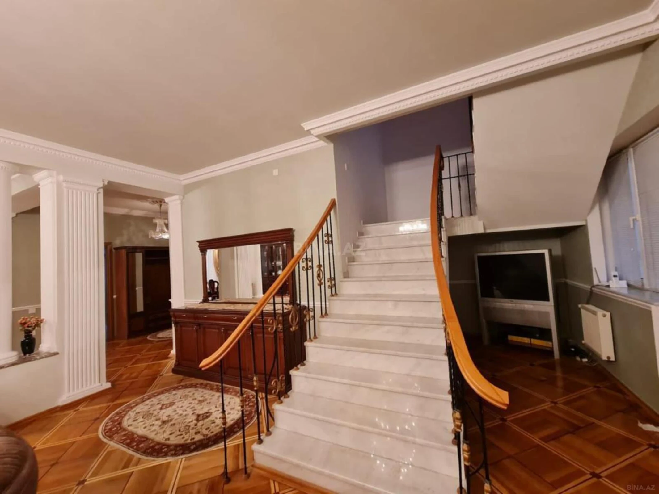 Kirayə verilir 6 otaqlı mənzil 320 m²