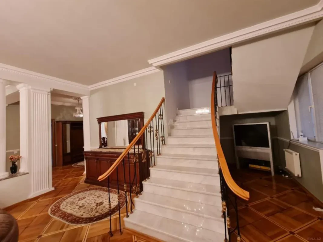 Kirayə verilir 6 otaqlı mənzil 320 m²