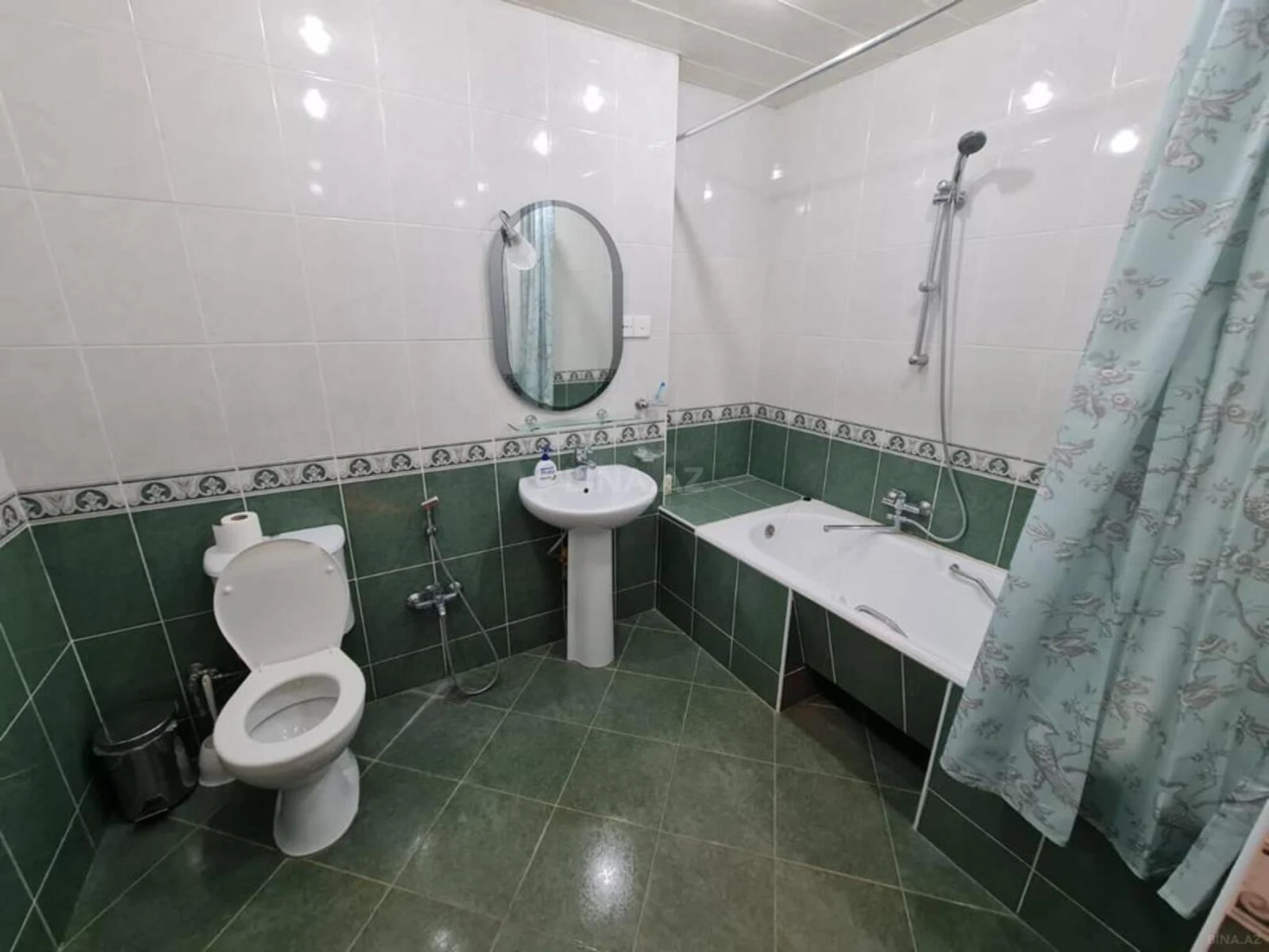 Kirayə verilir 6 otaqlı mənzil 320 m²