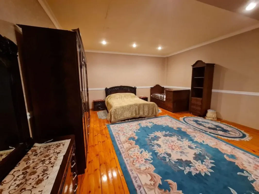 Kirayə verilir 6 otaqlı mənzil 320 m²