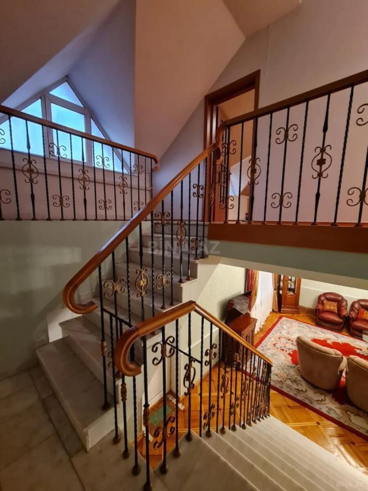 Kirayə verilir 6 otaqlı mənzil 320 m²