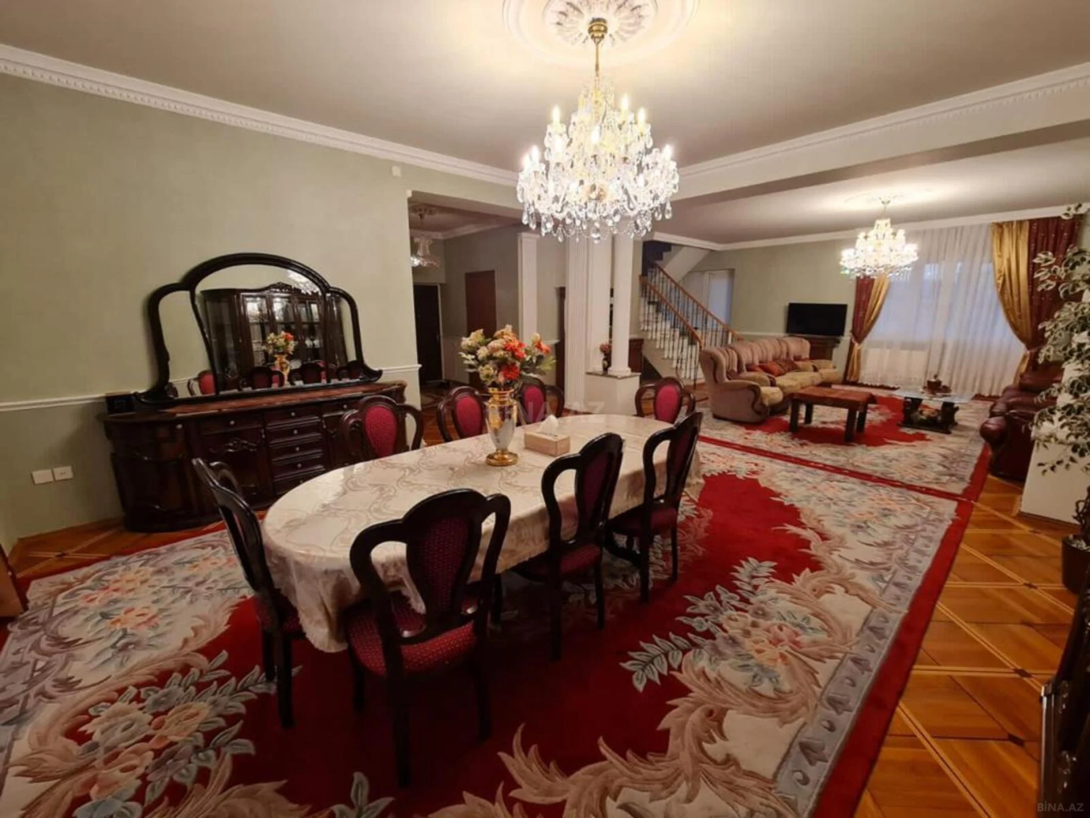 Kirayə verilir 6 otaqlı mənzil 320 m²