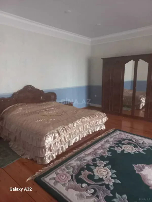 Kirayə verilir 6 otaqlı mənzil 320 m²
