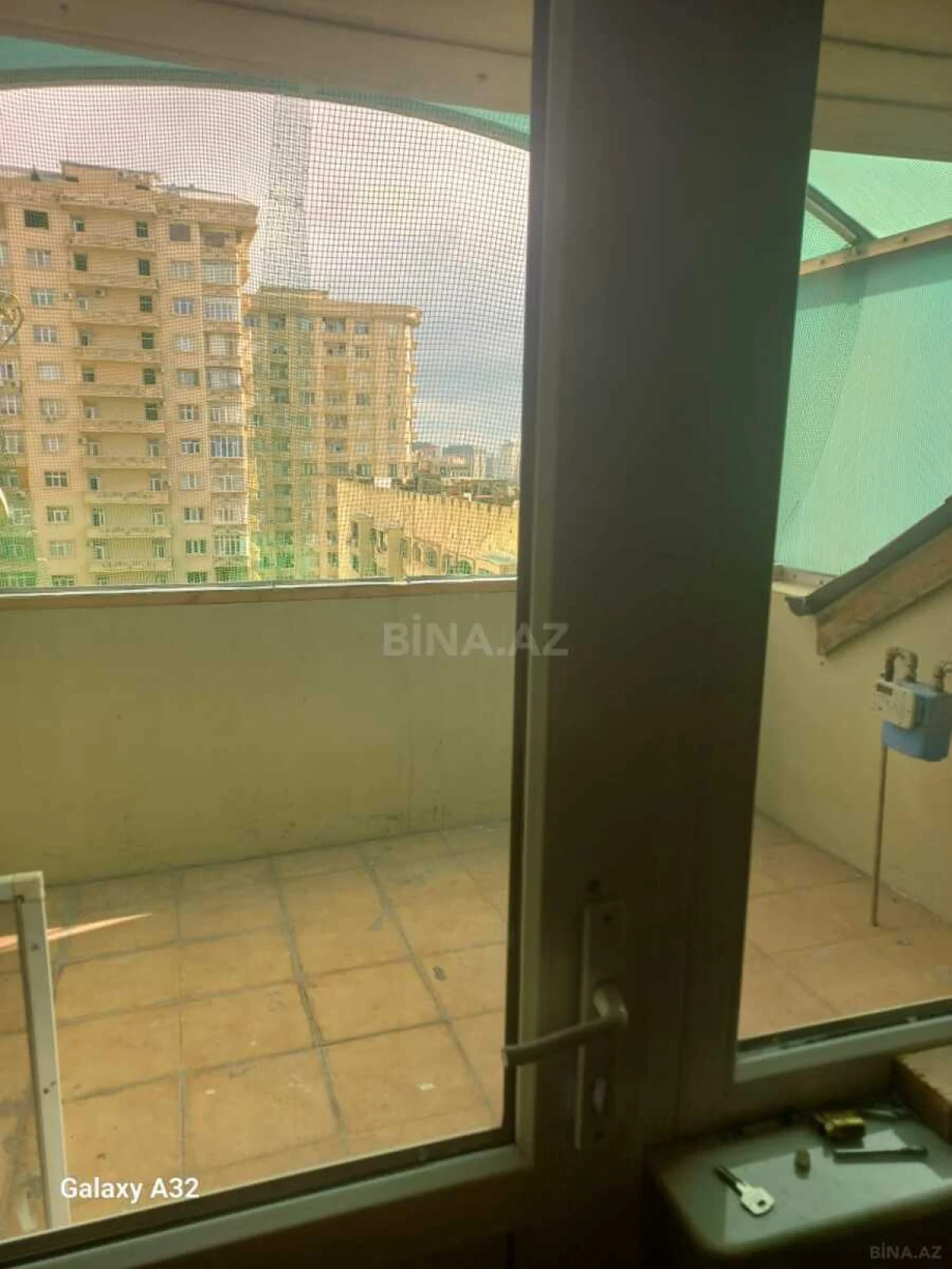 Kirayə verilir 6 otaqlı mənzil 320 m²