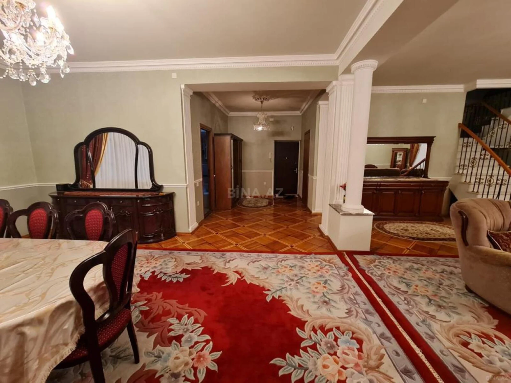Kirayə verilir 6 otaqlı mənzil 320 m²