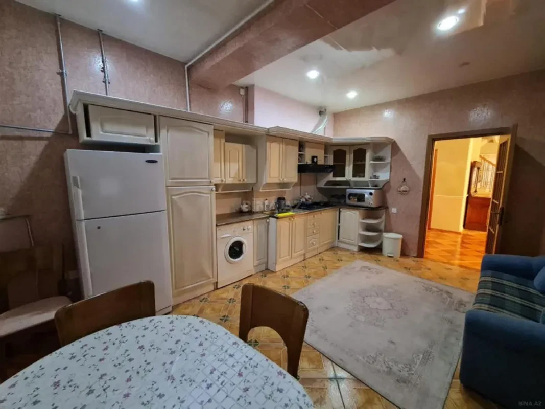Kirayə verilir 6 otaqlı mənzil 320 m²