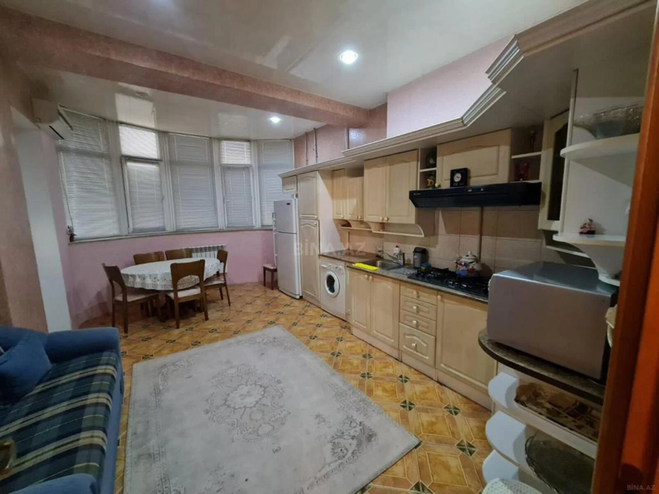 Kirayə verilir 6 otaqlı mənzil 320 m²