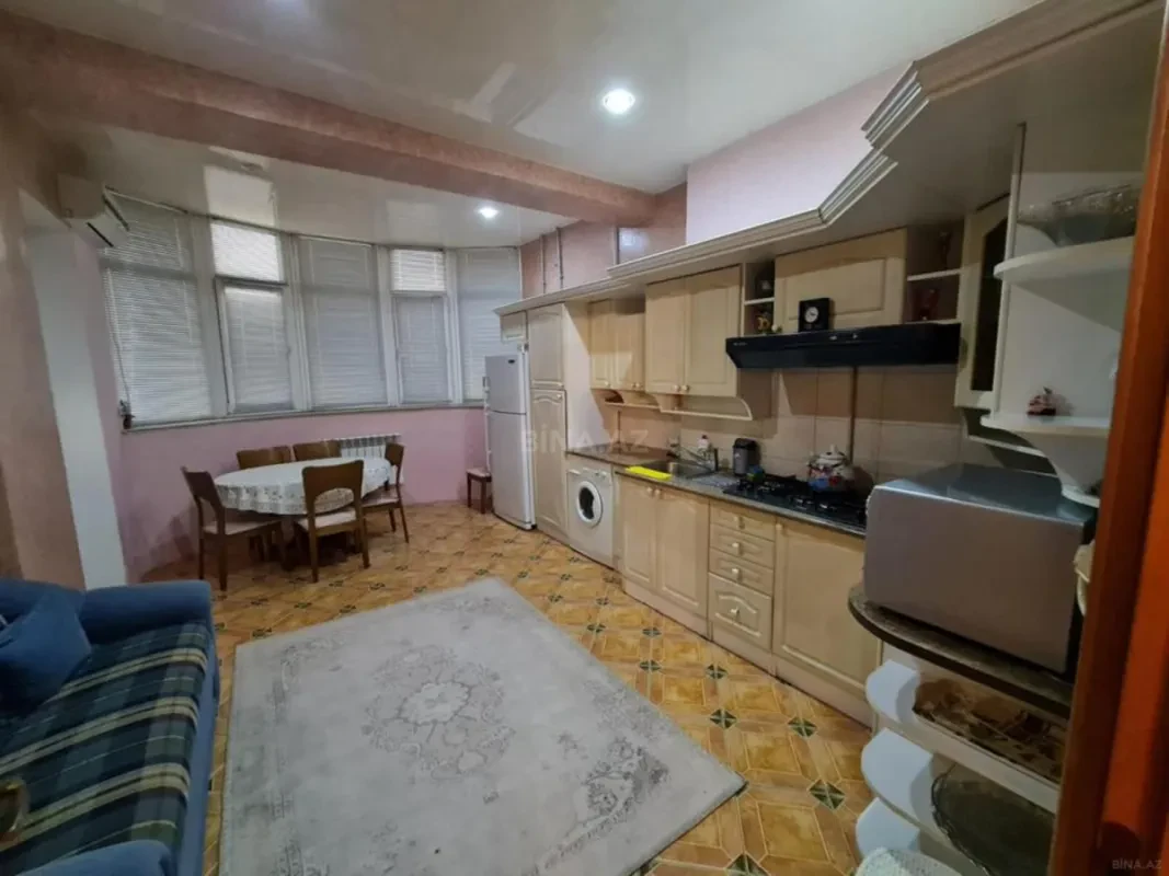 Kirayə verilir 6 otaqlı mənzil 320 m²