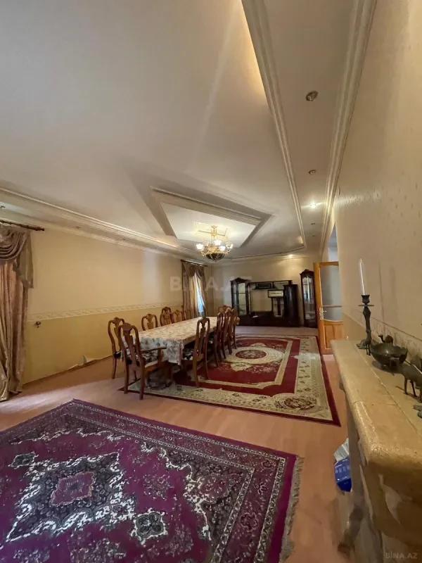 Satılır 6 otaqlı həyət evi 450 m²