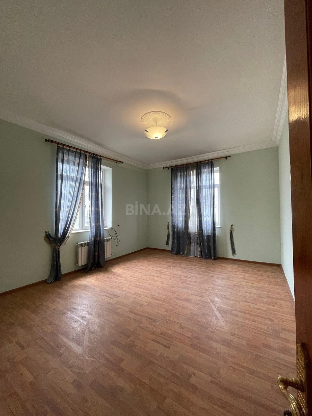 Satılır 6 otaqlı həyət evi 450 m²