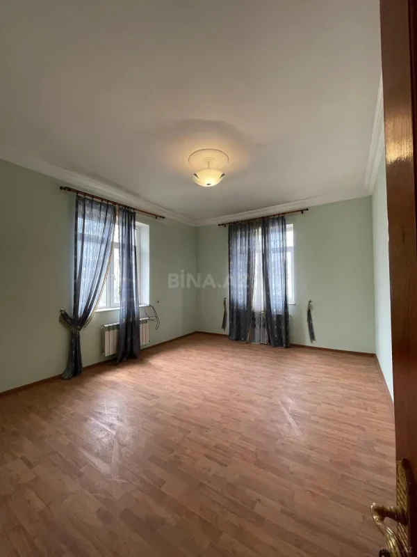 Satılır 6 otaqlı həyət evi 450 m²